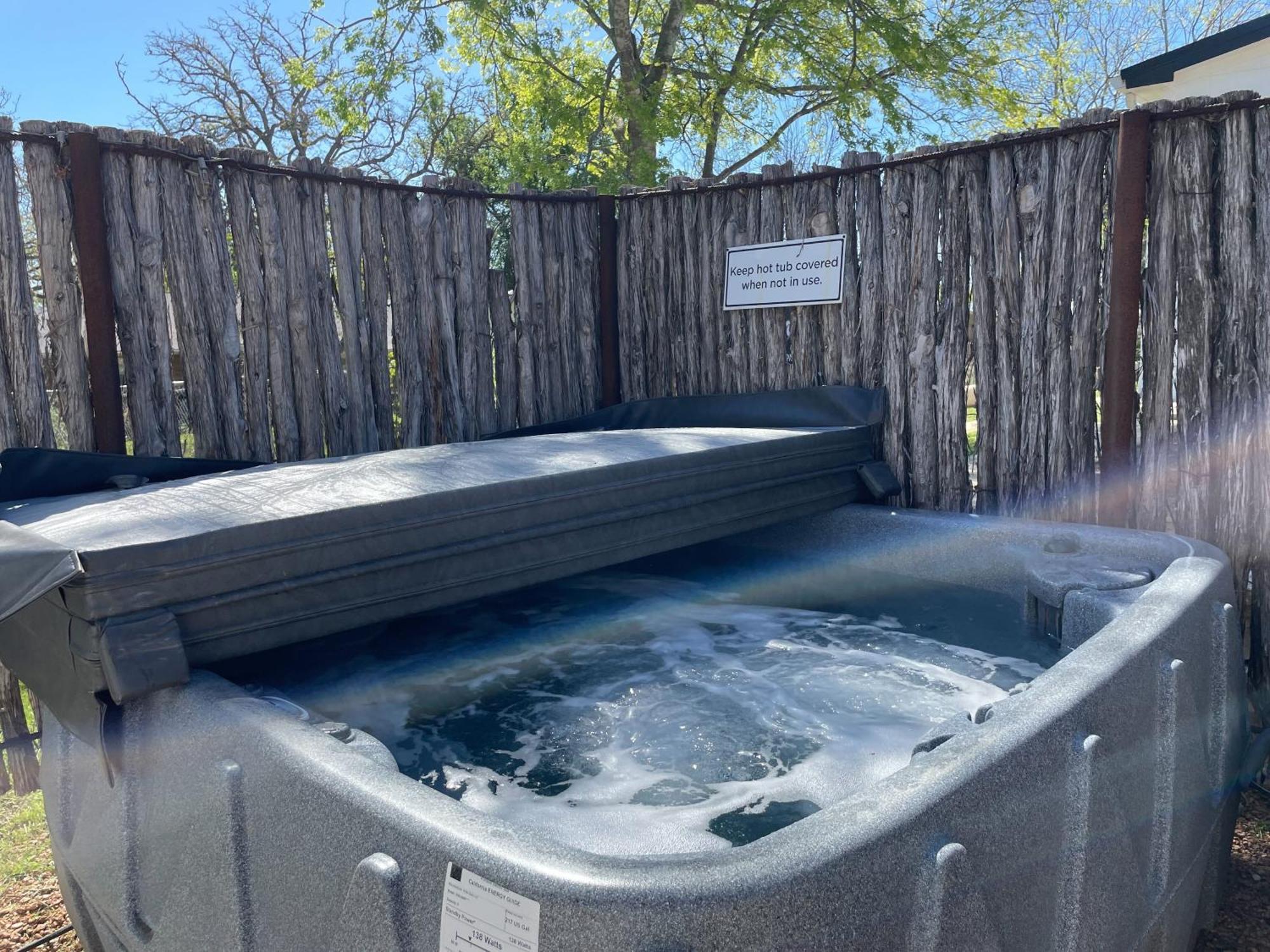 Poplar Place Soho With Hot Tub - 6 Blks To Main St Fredericksburg Eksteriør billede